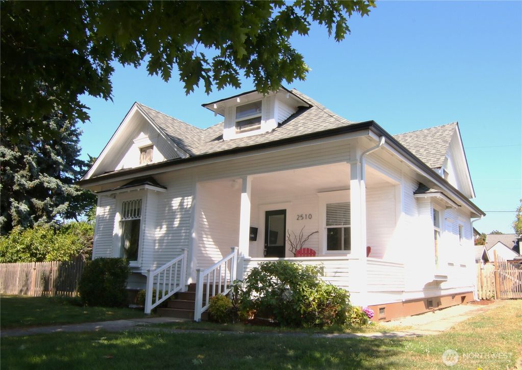 Photo of 2510 Walnut Street, Bellingham, WA 98225 (MLS # 2558791)