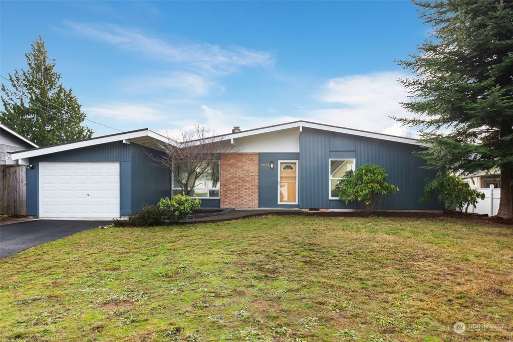 Photo of 1641 S 264th Place, Des Moines, WA 98198 (MLS # 2318684)