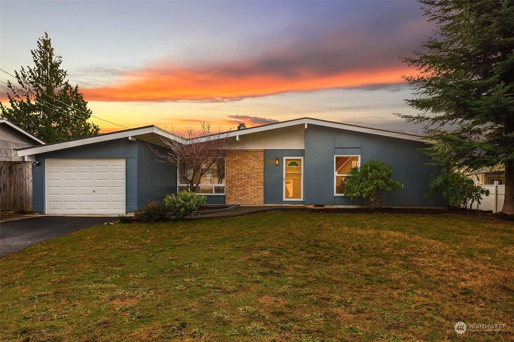 Photo of 1641 S 264th Place, Des Moines, WA 98198 (MLS # 2318684)