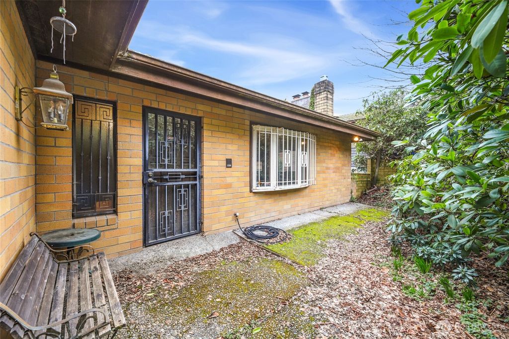 Photo of 16040 36th Avenue NE, Lake Forest Park, WA 98155 (MLS # 2345922)