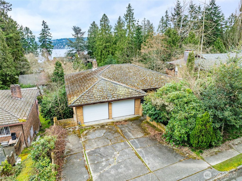 Photo of 16040 36th Avenue NE, Lake Forest Park, WA 98155 (MLS # 2345922)