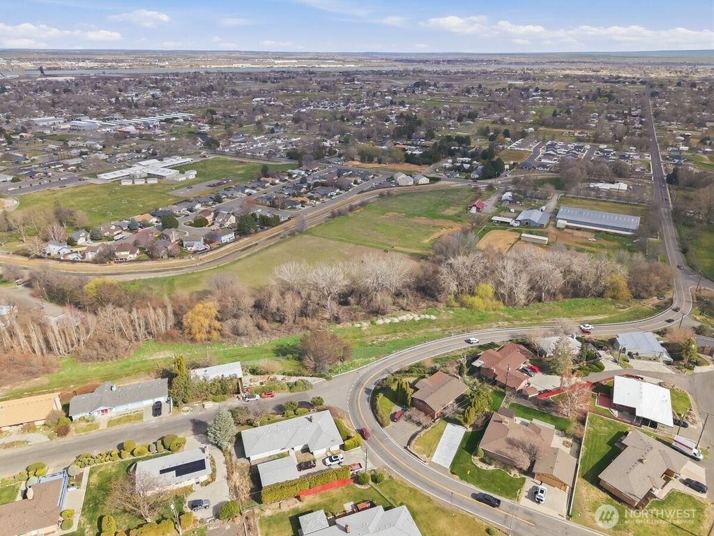 Photo of 0 27th PLace, Kennewick, WA 99336 (MLS # 2489759)