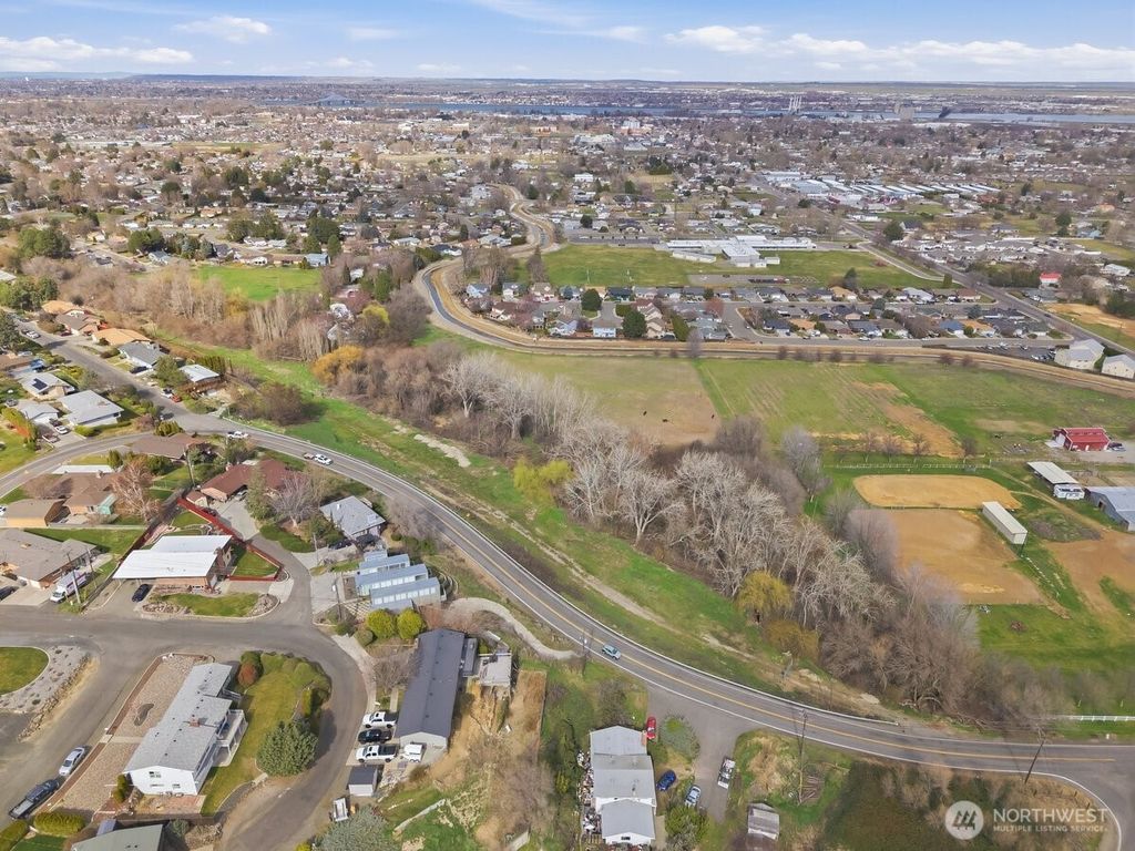 Photo of 0 27th PLace, Kennewick, WA 99336 (MLS # 2489759)