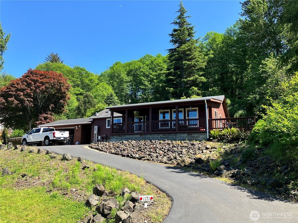 Photo of 1171 Ray Hicks Street, Raymond, WA 98577 (MLS # 2528178)