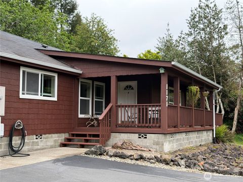 Photo of 1171 Ray Hicks Street, Raymond, WA 98577 (MLS # 2528178)