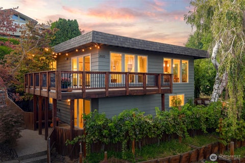 Photo of 2020 Overlook Drive, Wenatchee, WA 98801 (MLS # 2581589)
