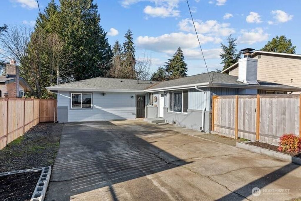 Photo of 28615 14th Avenue S, Federal Way, WA 98003 (MLS # 2478156)