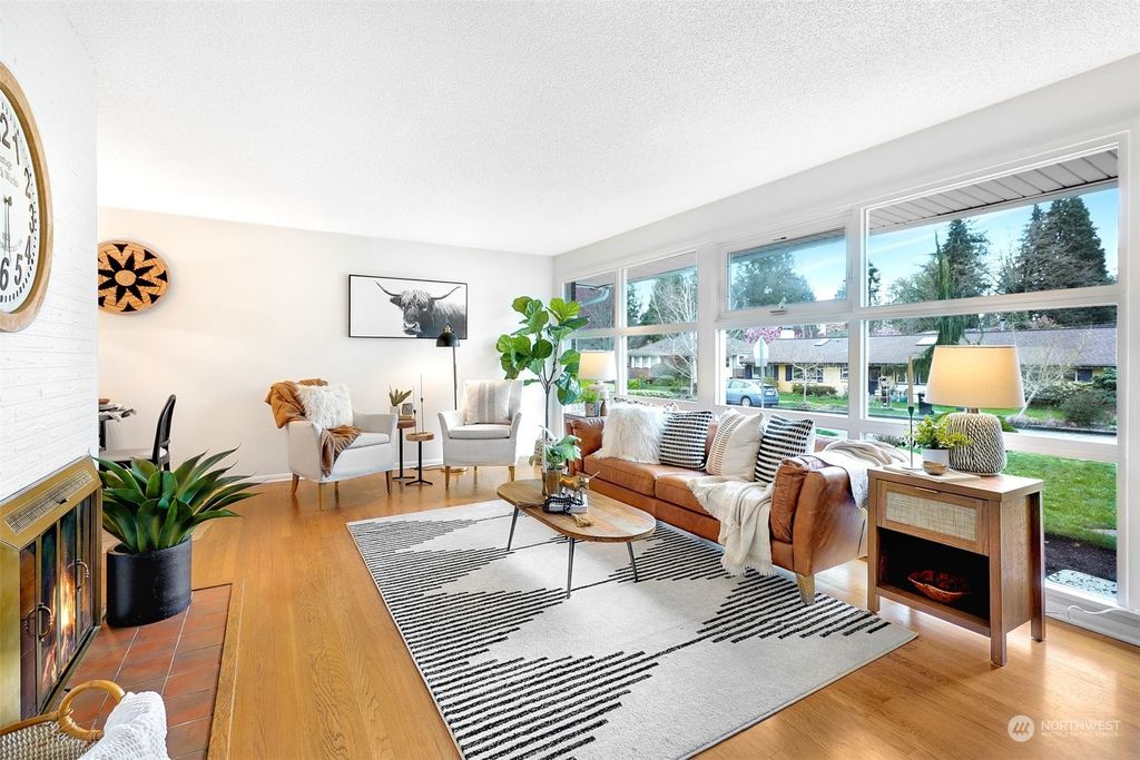 Photo of 8039 43rd Avenue NE, Seattle, WA 98115 (MLS # 2214922)