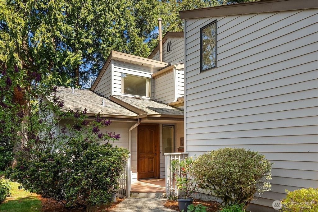 Photo of 6 143rd Avenue SE, Bellevue, WA 98007 (MLS # 2361661)