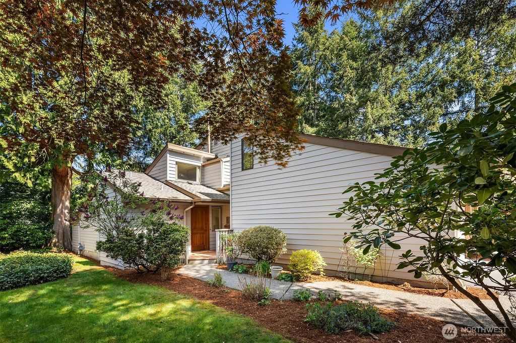 Photo of 6 143rd Avenue SE, Bellevue, WA 98007 (MLS # 2361661)