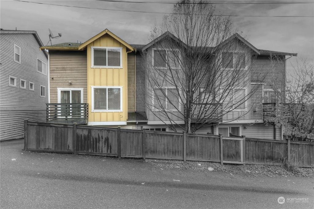 Photo of 664 NE 40th Street, Seattle, WA 98105 (MLS # 2035142)