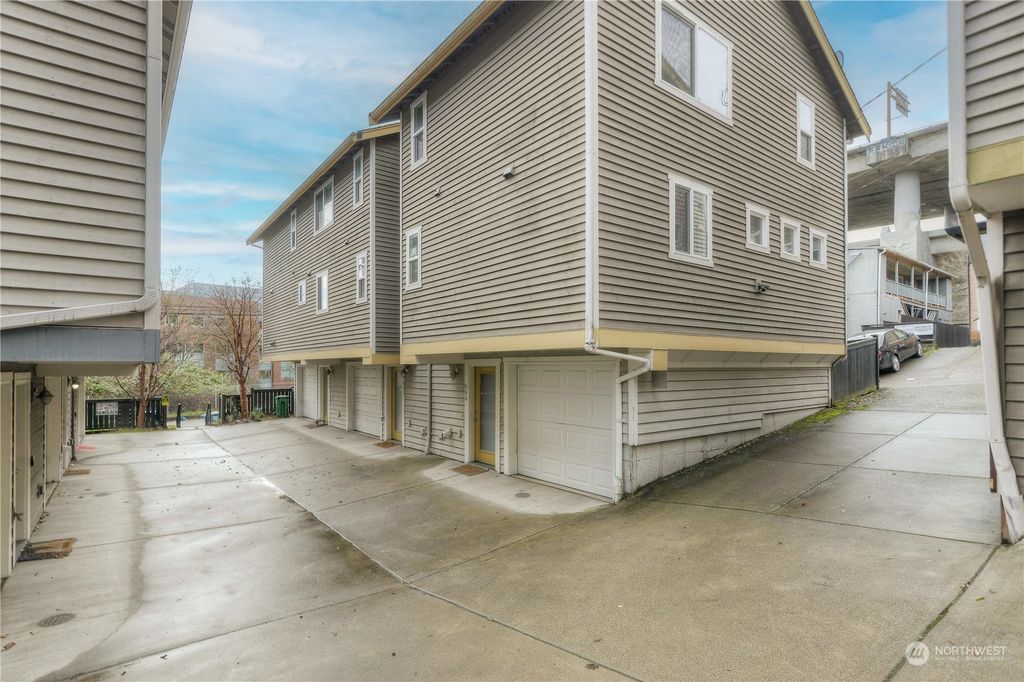 Photo of 664 NE 40th Street, Seattle, WA 98105 (MLS # 2035142)