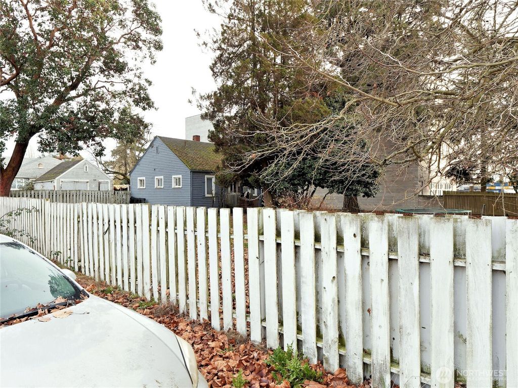 Photo of 13502 Ambaum Boulevard SW, Burien, WA 98146 (MLS # 2492189)