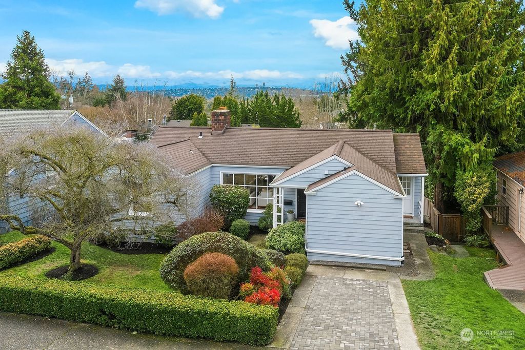 Photo of 4531 Stanford Avenue NE, Seattle, WA 98105 (MLS # 2190540)