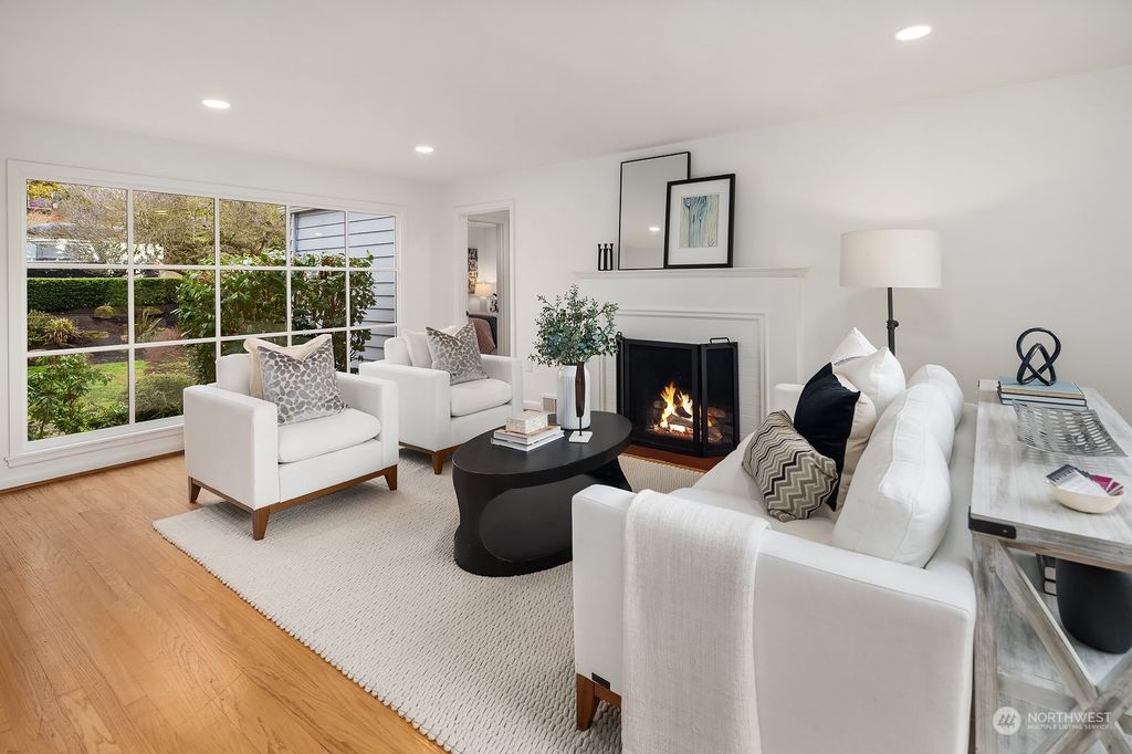 Photo of 4531 Stanford Avenue NE, Seattle, WA 98105 (MLS # 2190540)