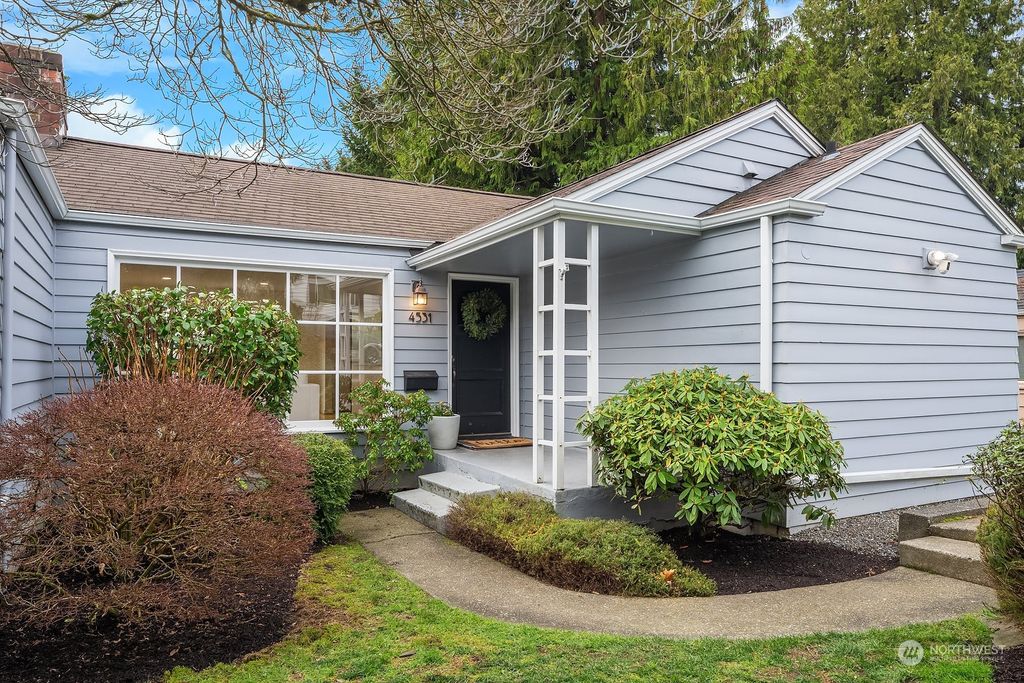 Photo of 4531 Stanford Avenue NE, Seattle, WA 98105 (MLS # 2190540)