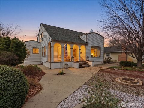 Photo of 106 N Franklin Avenue, Wenatchee, WA 98801 (MLS # 2502173)