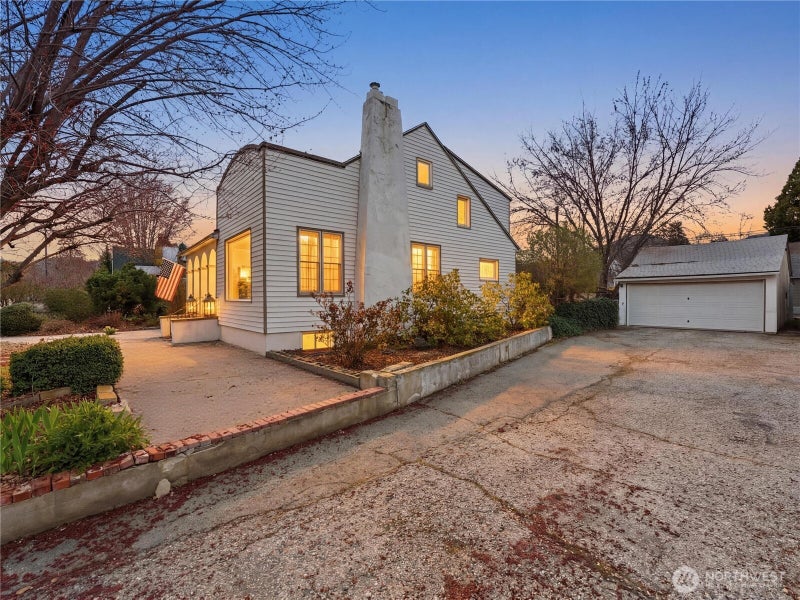 106 N Franklin Avenue