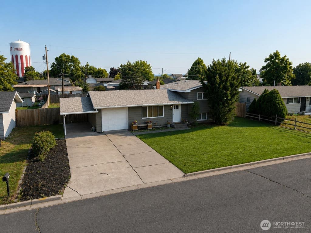 Photo of 1326 E Elm Street, Othello, WA 99344 (MLS # 2570907)