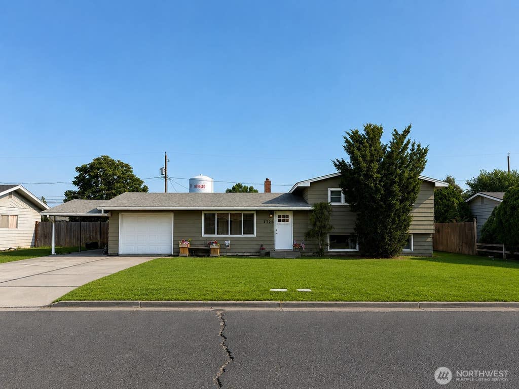 Photo of 1326 E Elm Street, Othello, WA 99344 (MLS # 2570907)