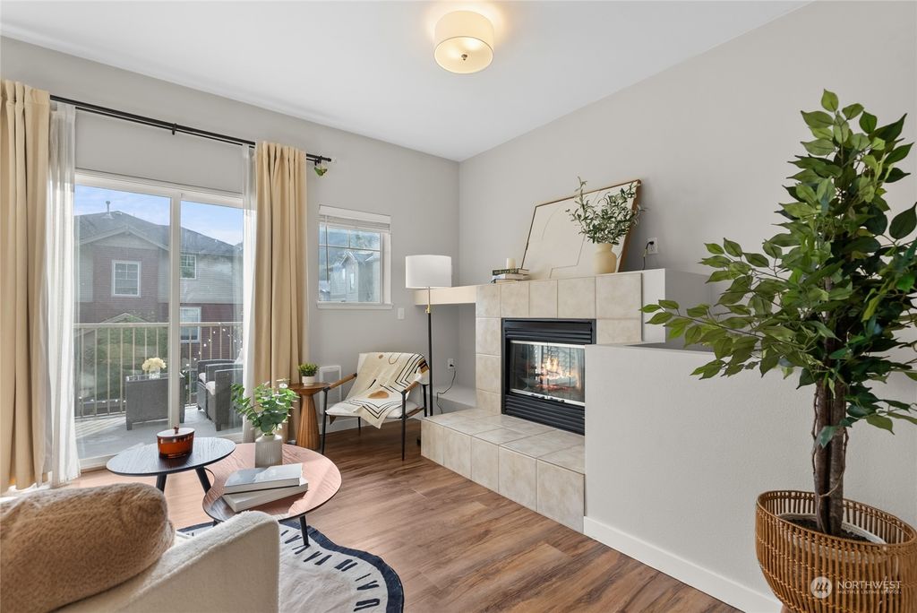 Photo of 15325 SE 155th Place #H4, Renton, WA 98058 (MLS # 2299215)