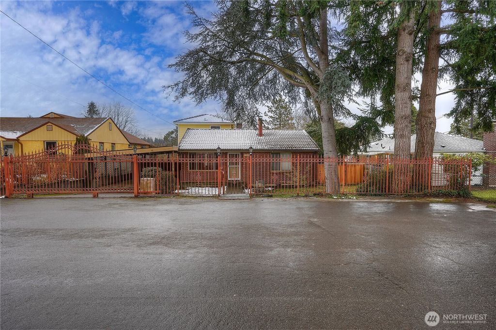 Photo of 3559 SW Ocean View Drive, Seattle, WA 98146 (MLS # 2332550)