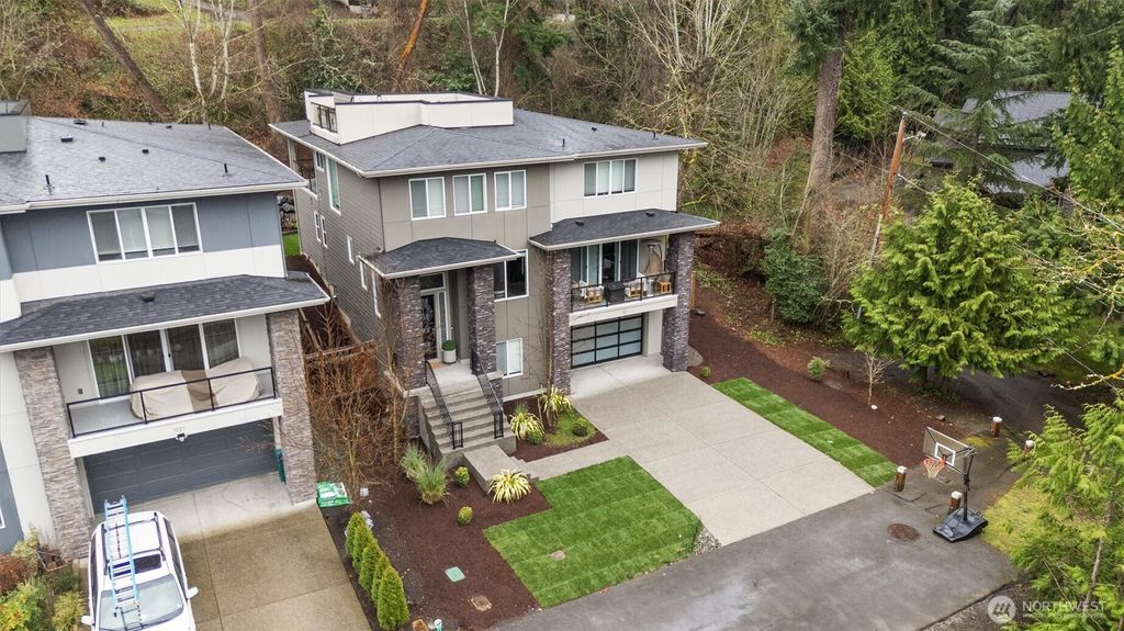 Photo of 7223 NE 118th Court, Kirkland, WA 98034 (MLS # 2490612)