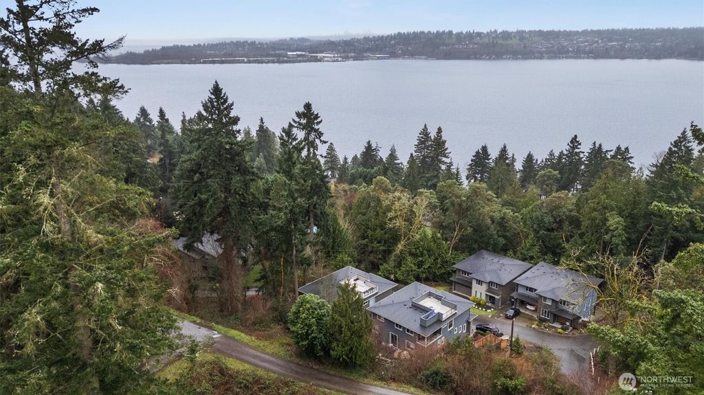 Photo of 7223 NE 118th Court, Kirkland, WA 98034 (MLS # 2490612)