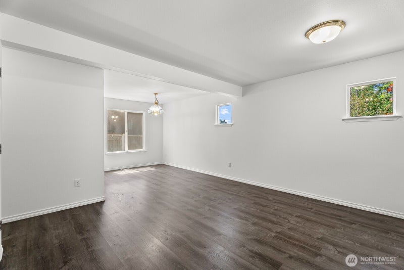 2707 S 268th Place