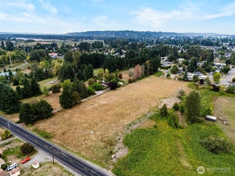 Photo of 14721 Pioneer Way E, Puyallup, WA 98372 (MLS # 2431421)