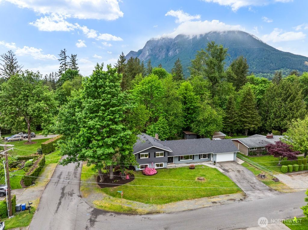 Photo of 436 SE Maple Drive, North Bend, WA 98045 (MLS # 2372443)