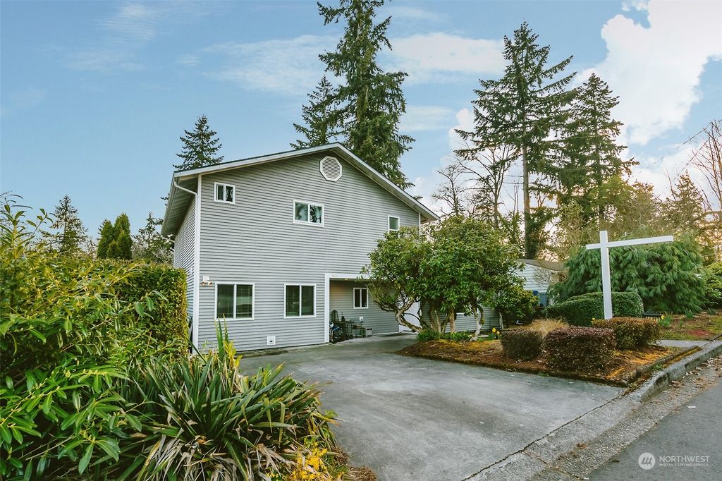 Photo of 14413 SE 41st Street, Bellevue, WA 98006 (MLS # 2047234)