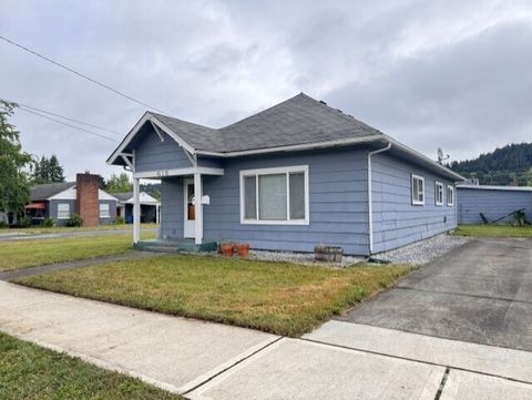 Photo of 618 SW Chehalis Avenue, Chehalis, WA 98532 (MLS # 2546401)