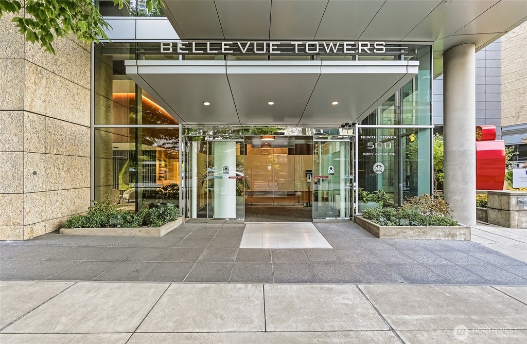 Photo of 500 106th Avenue NE #1205, Bellevue, WA 98004 (MLS # 2573770)