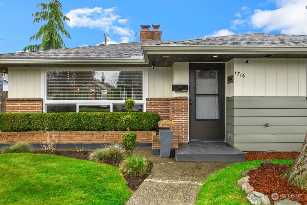 Photo of 1716 Rainier Avenue, Everett, WA 98201 (MLS # 2053328)