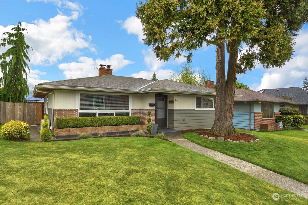 Photo of 1716 Rainier Avenue, Everett, WA 98201 (MLS # 2053328)
