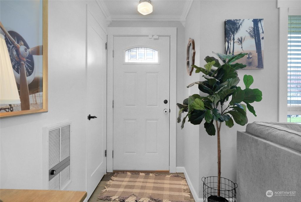 Photo of 1716 Rainier Avenue, Everett, WA 98201 (MLS # 2053328)