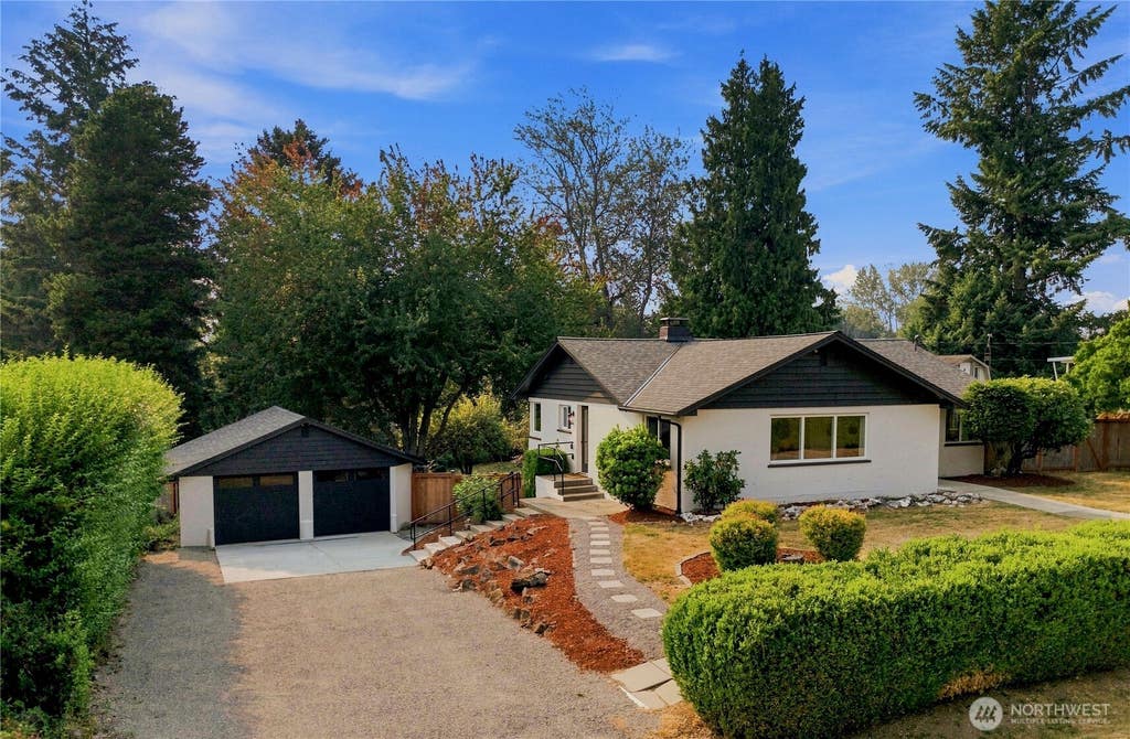 Photo of 16835 113th Avenue SE, Renton, WA 98055 (MLS # 2536365)