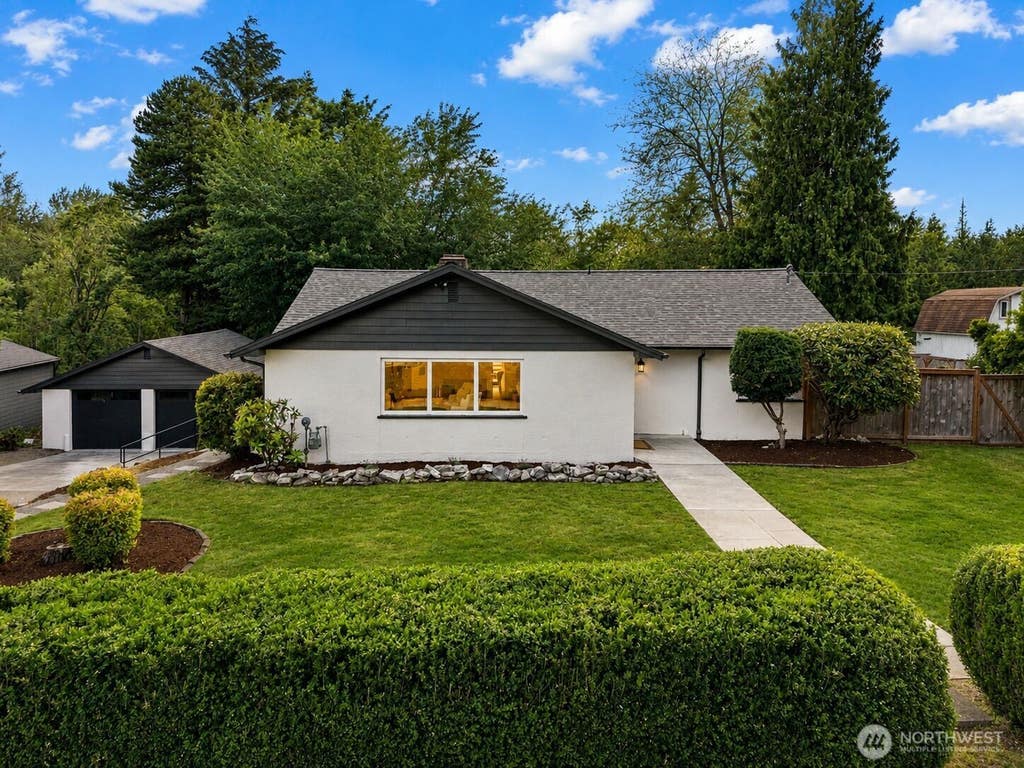 Photo of 16835 113th Avenue SE, Renton, WA 98055 (MLS # 2536365)