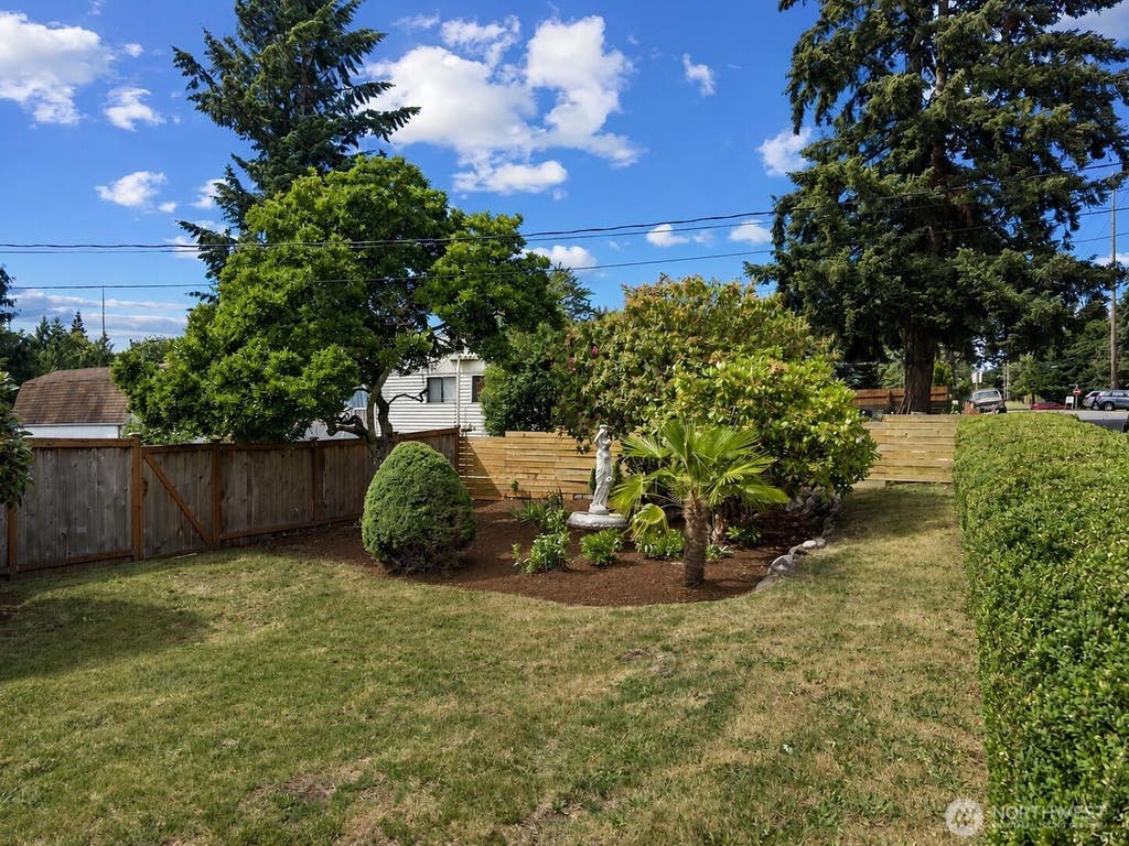 Photo of 16835 113th Avenue SE, Renton, WA 98055 (MLS # 2536365)