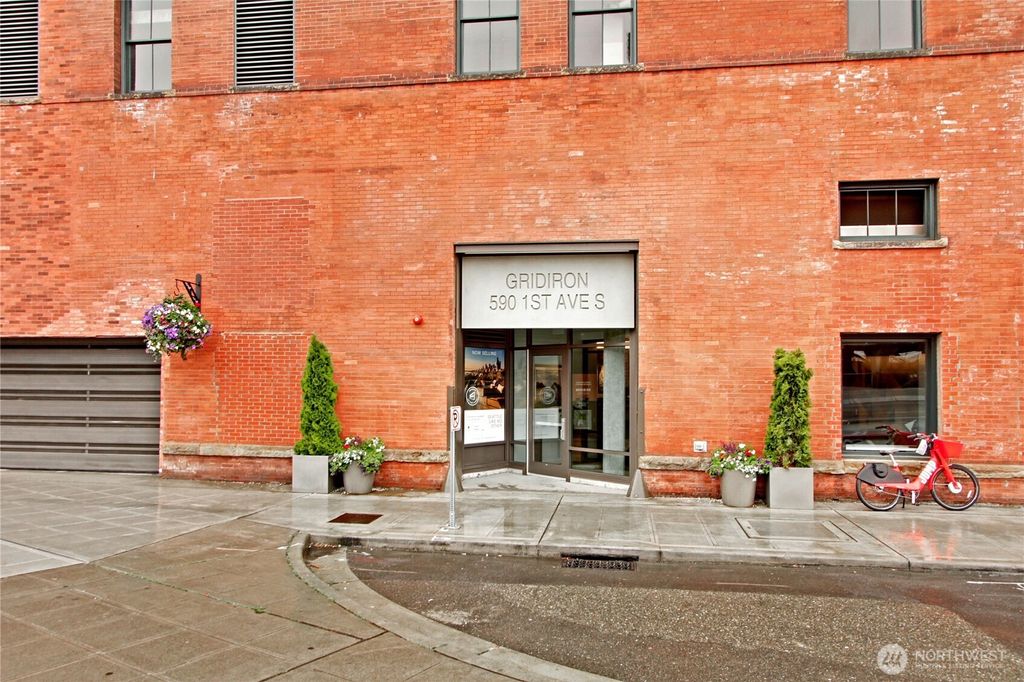 Photo of 590 1st Avenue #601, Seattle, WA 98104 (MLS # 2421174)