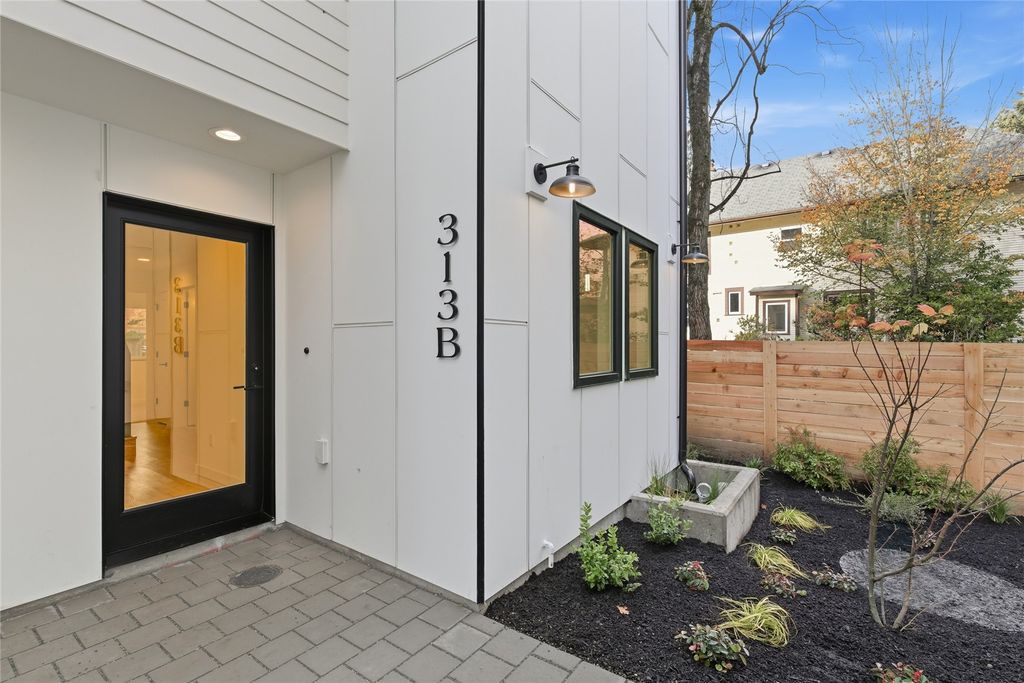 Photo of 313 17th Avenue E, Seattle, WA 98112 (MLS # 2466229)