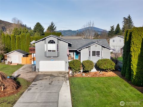 Photo of 20795 Carolann Place Pl, Burlington, WA 98223 (MLS # 2457964)
