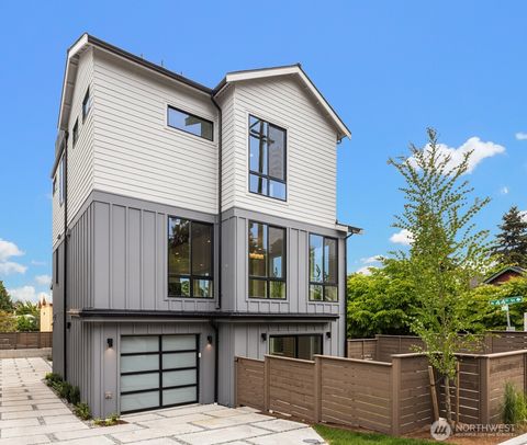 Photo of 102 NE 44th Street, Seattle, WA 98105 (MLS # 2532022)