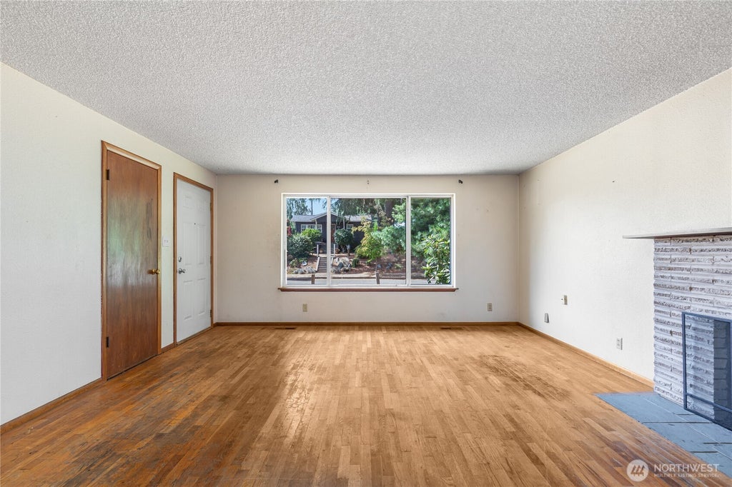 Photo of 8400 32nd Avenue SW, Seattle, WA 98126 (MLS # 2579386)