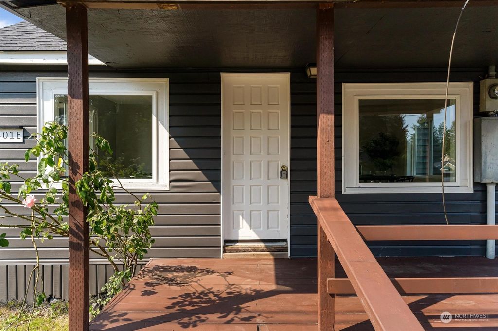 Photo of 401 E Pioneer Street, Granite Falls, WA 98252 (MLS # 2275544)