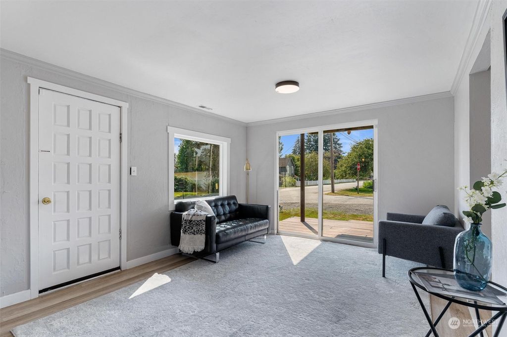 Photo of 401 E Pioneer Street, Granite Falls, WA 98252 (MLS # 2275544)