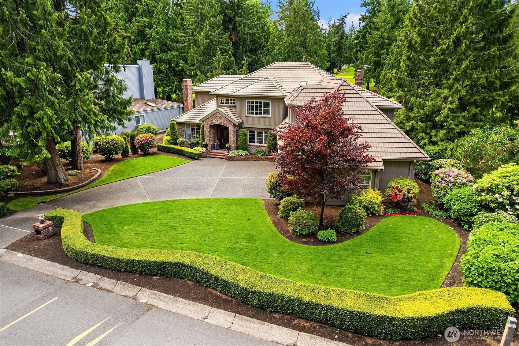 2805 Sahalee Drive E