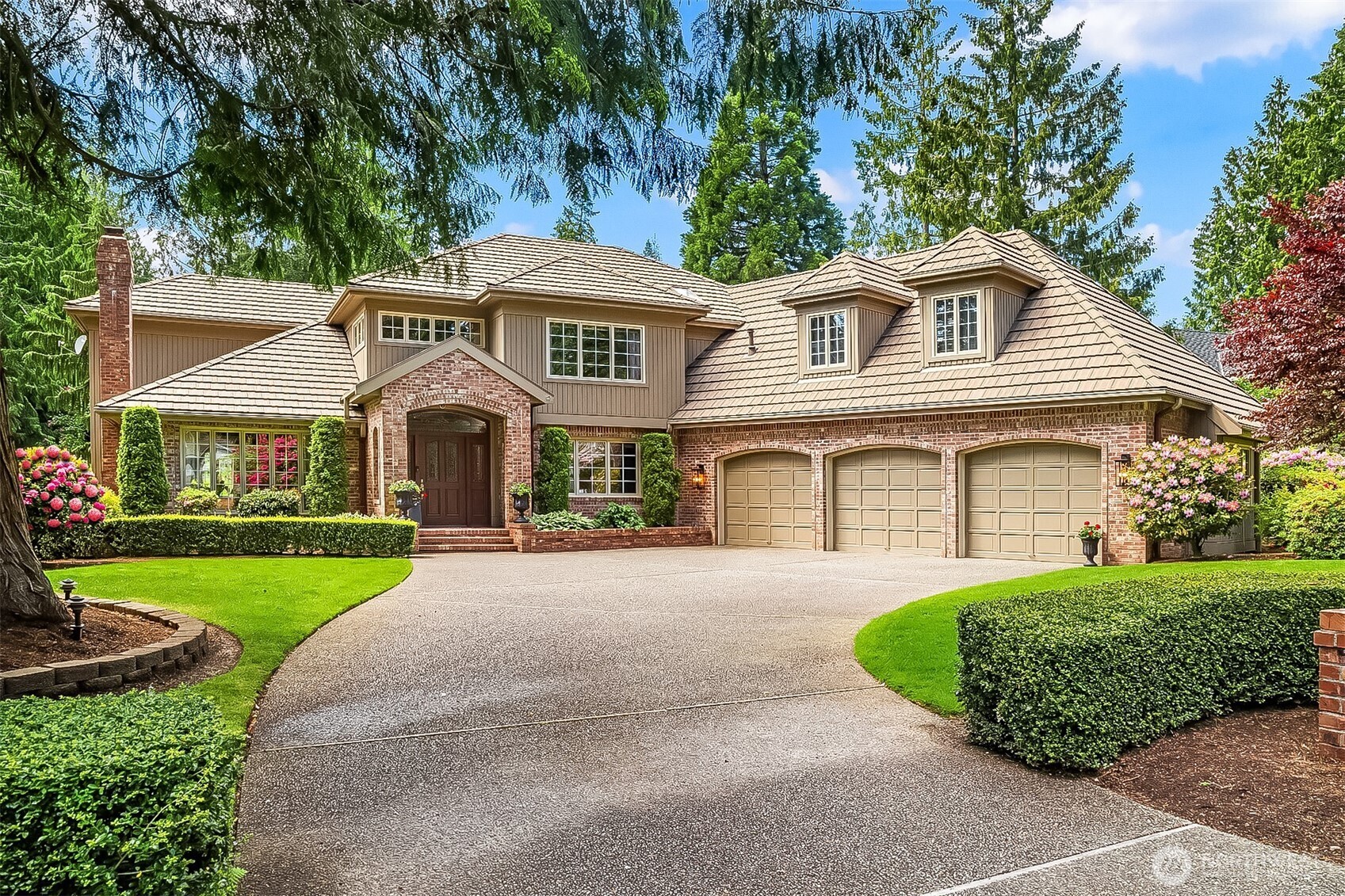 2805 Sahalee Drive E