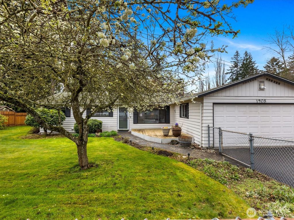 Photo of 1908 206th Street SW, Lynnwood, WA 98036 (MLS # 2348979)